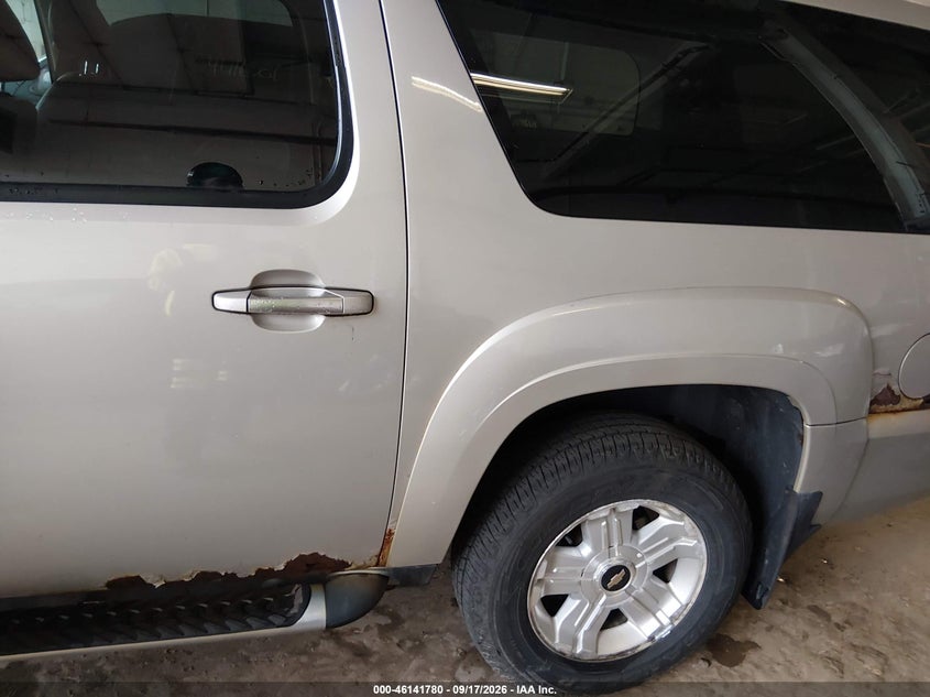 2008 CHEVROLET SUBURBAN 1500 auction photo 6