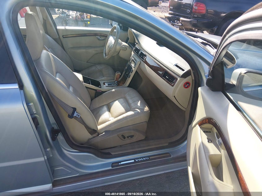 VOLVO V70 2009 VIN YV1BW982091102322