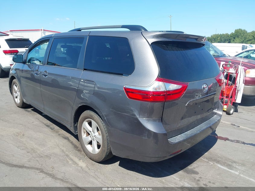 2017 TOYOTA SIENNA auction photo 3