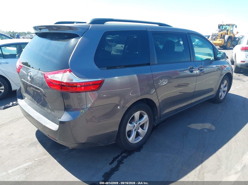 2017 TOYOTA SIENNA auction photo 4