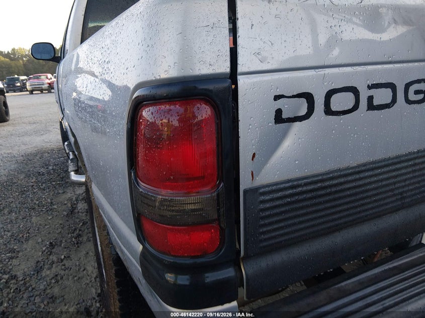 DODGE RAM 1500 2000 VIN 1B7HC13Z3YJ146067