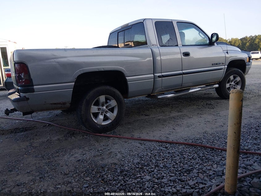 DODGE RAM 1500 2000 VIN 1B7HC13Z3YJ146067