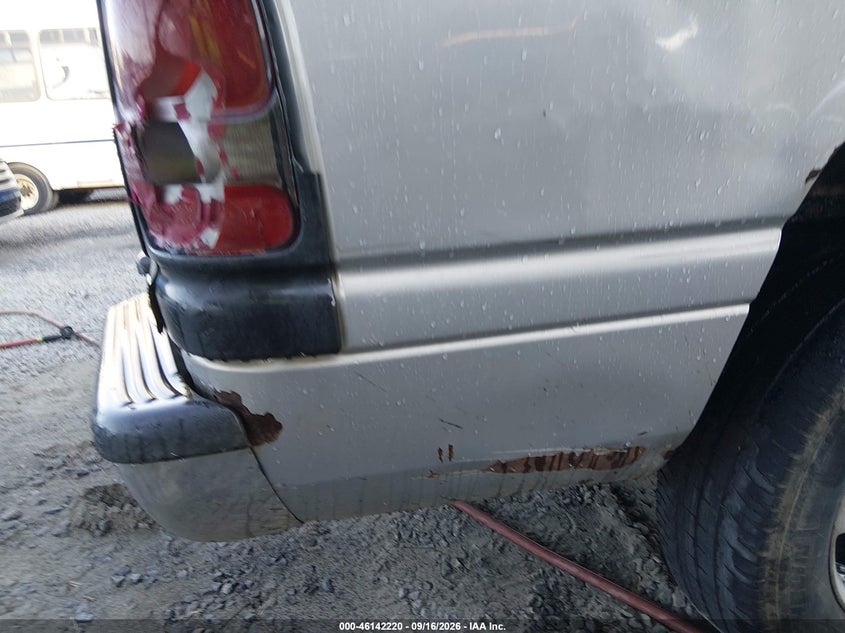 DODGE RAM 1500 2000 VIN 1B7HC13Z3YJ146067