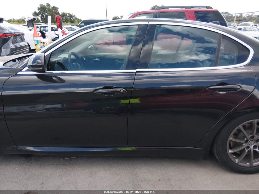 2018 ALFA ROMEO GIULIA AWD · Фото 15