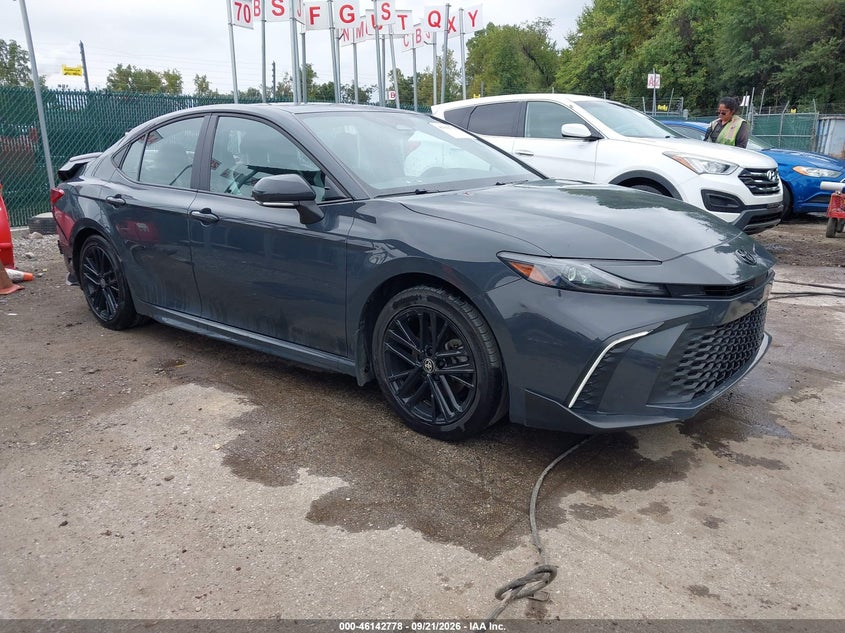 TOYOTA CAMRY - zdjęcie 1