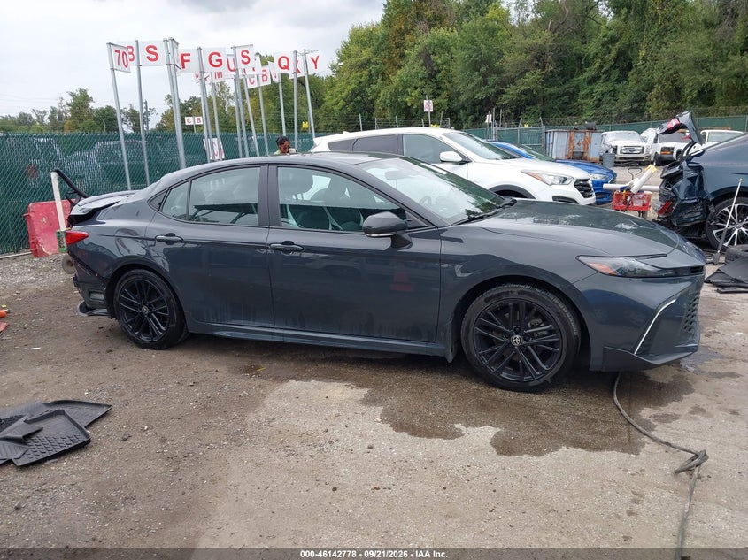 TOYOTA CAMRY - zdjęcie 13