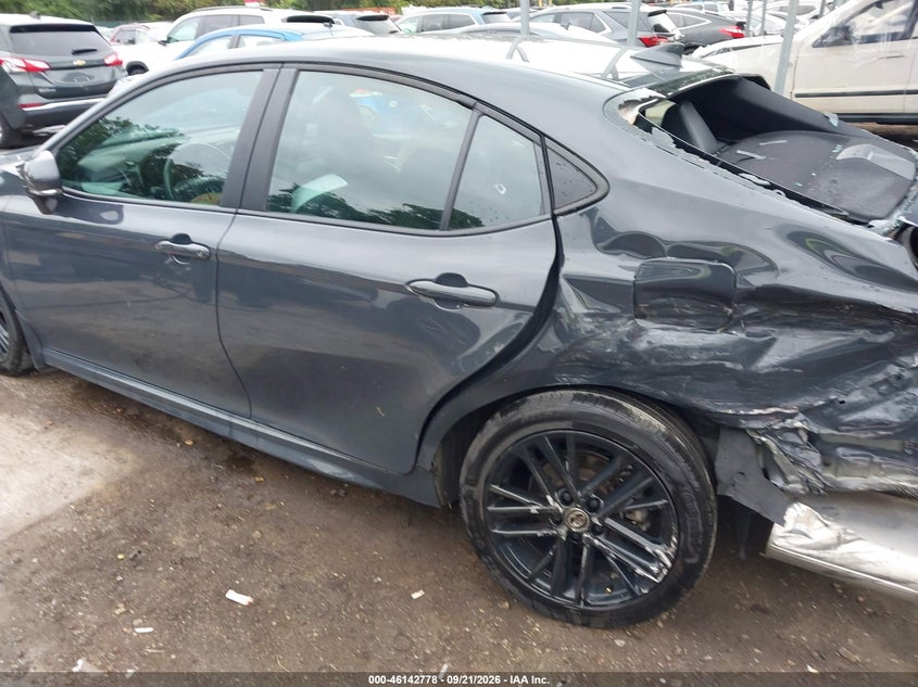 TOYOTA CAMRY - zdjęcie 17