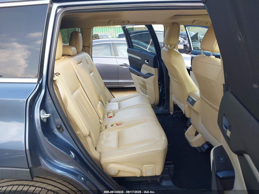 TOYOTA HIGHLANDER HYBRID - zdjęcie 8
