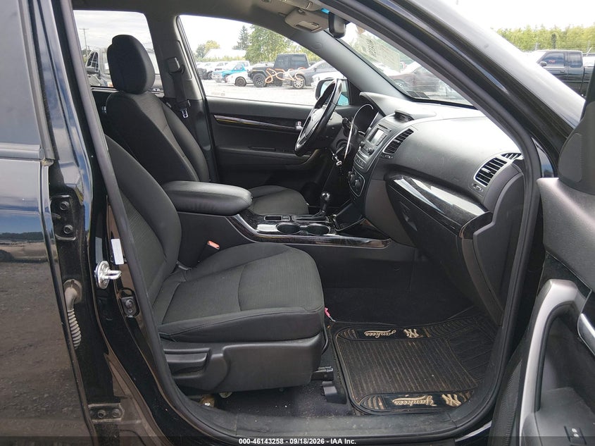 2014 KIA SORENTO auction photo 5