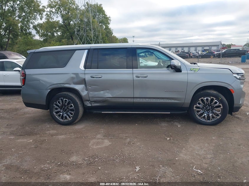CHEVROLET SUBURBAN - zdjęcie 13
