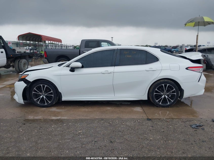 TOYOTA CAMRY - zdjęcie 15