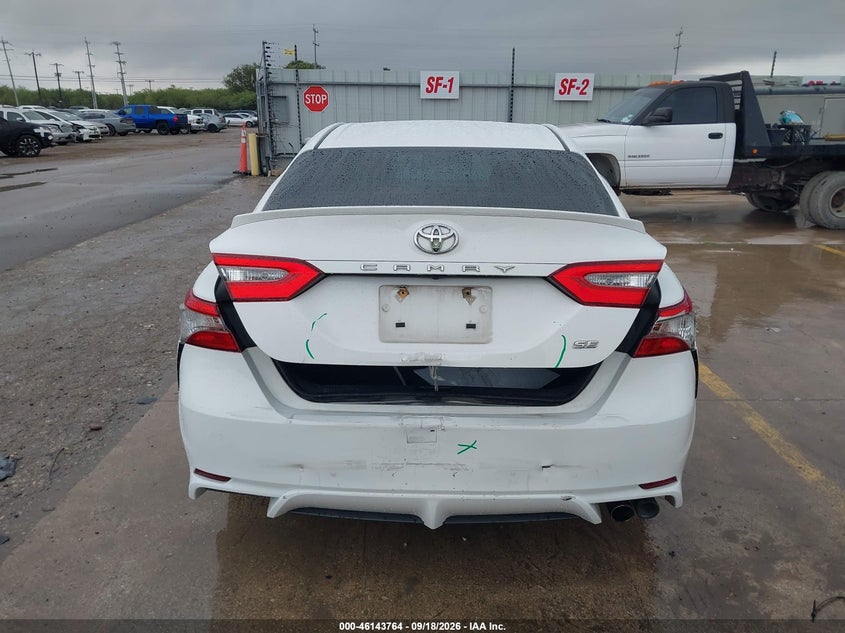 TOYOTA CAMRY - zdjęcie 17