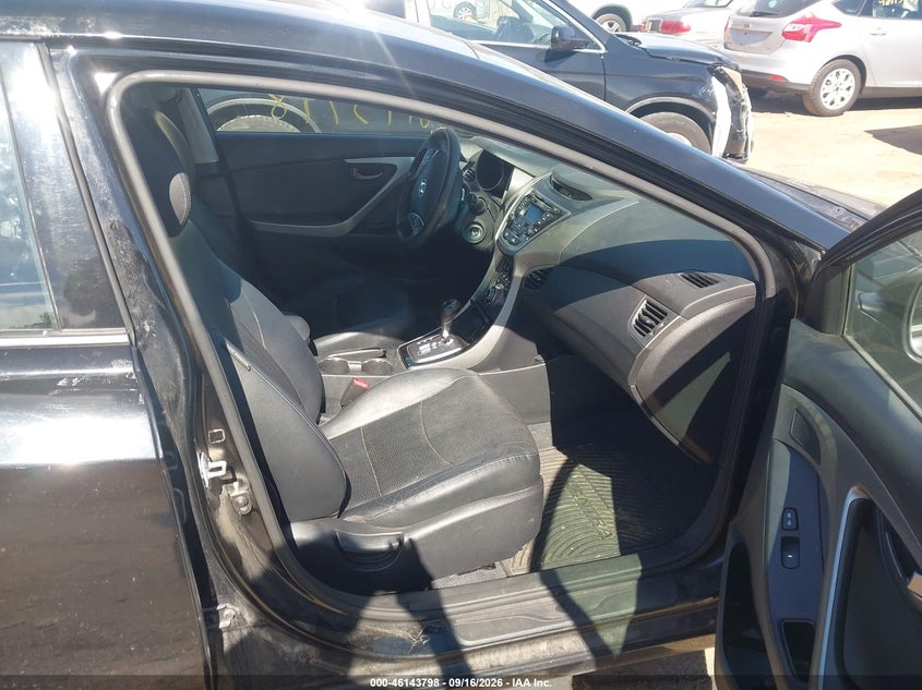 2013 HYUNDAI ELANTRA auction photo 5