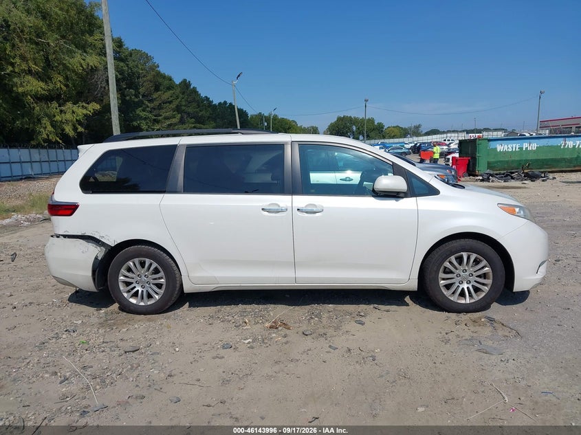 TOYOTA SIENNA - zdjęcie 13