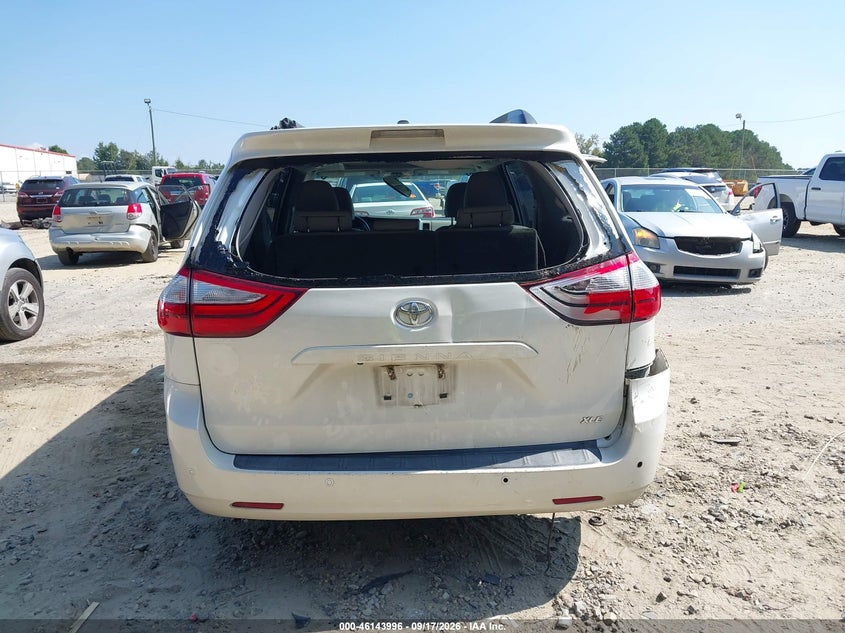 TOYOTA SIENNA - zdjęcie 16