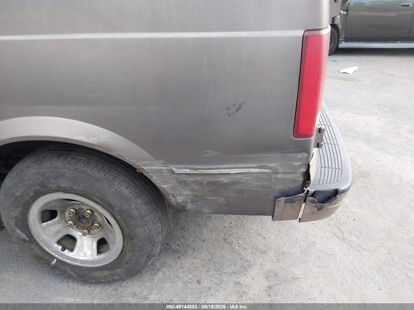 GMC SAFARI 2000 VIN 1GKDM19W0YB503129