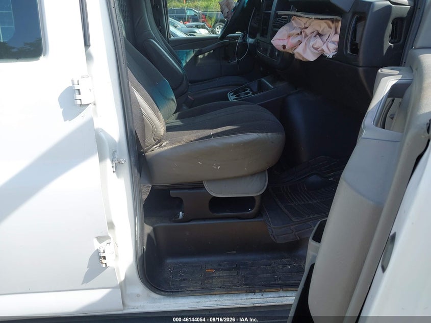 GMC SAVANA 2500 2018 VIN 1GTW7AFG7J1325112