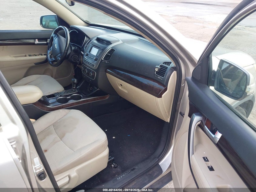 2014 KIA SORENTO auction photo 5