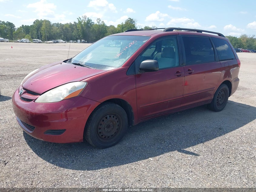 2008 TOYOTA SIENNA auction photo 2