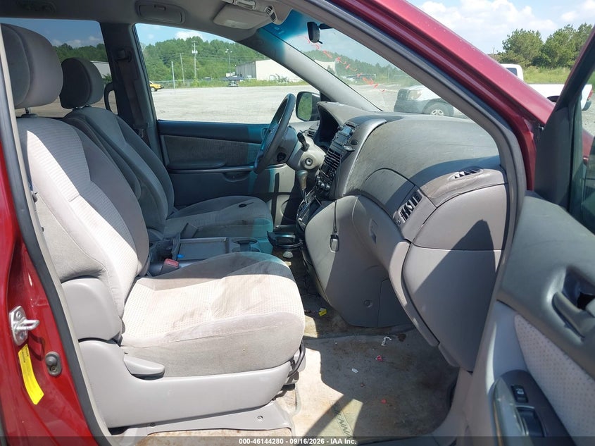 2008 TOYOTA SIENNA auction photo 5