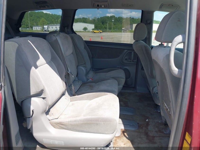 2008 TOYOTA SIENNA auction photo 8