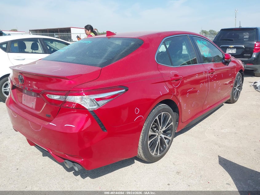 Vin: 4t1g11ak2lu384244, lot: 46644111, toyota camry se 20204