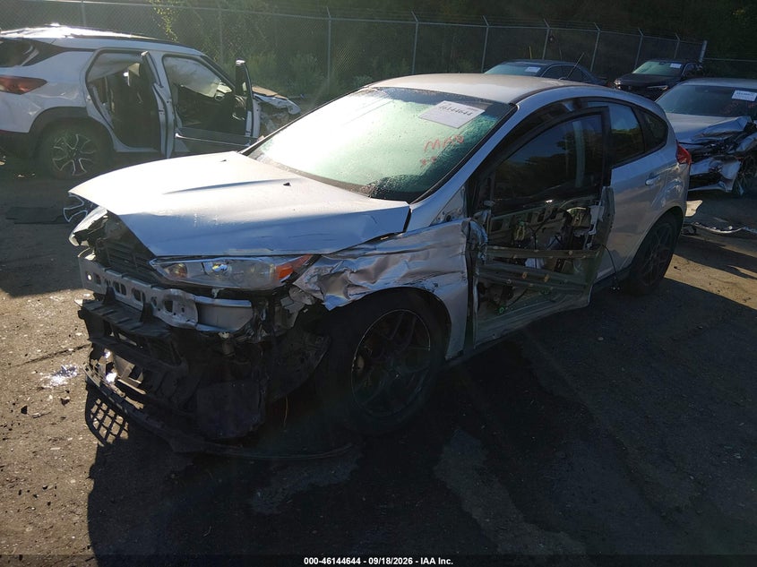 Vin: 1fadp3k25gl303013, lot: 46644401, ford focus se 20162