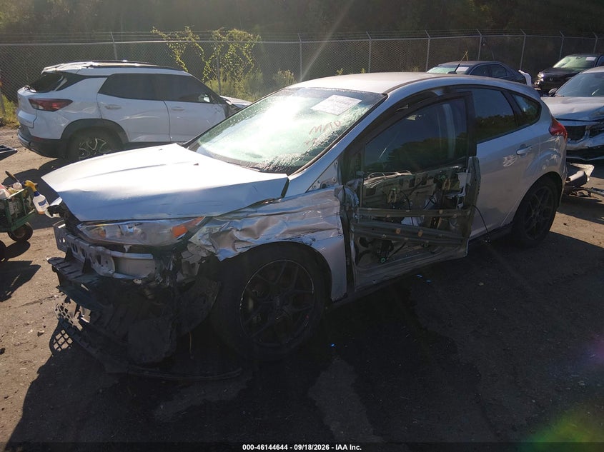 Vin: 1fadp3k25gl303013, lot: 46644401, ford focus se 20164
