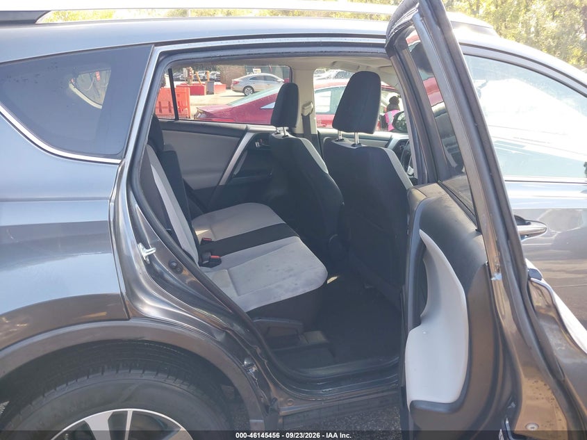 TOYOTA RAV4 - zdjęcie 8