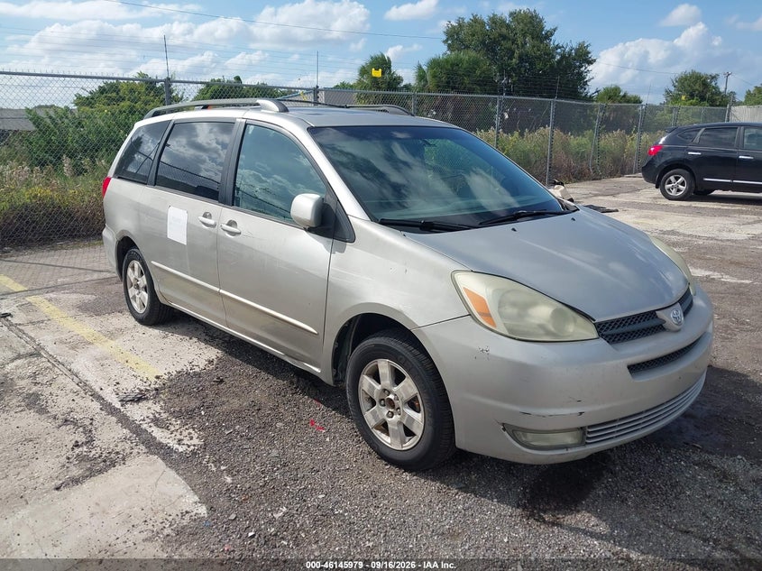 2004 TOYOTA SIENNA auction photo 1