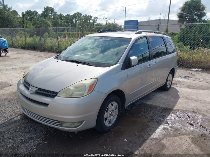 2004 TOYOTA SIENNA auction photo 2