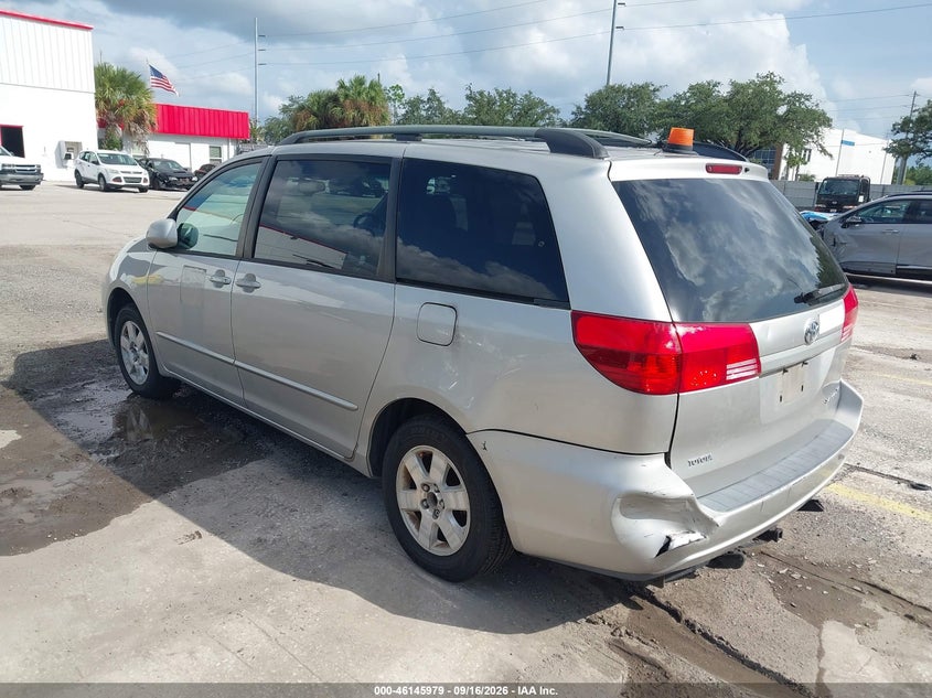 2004 TOYOTA SIENNA auction photo 3