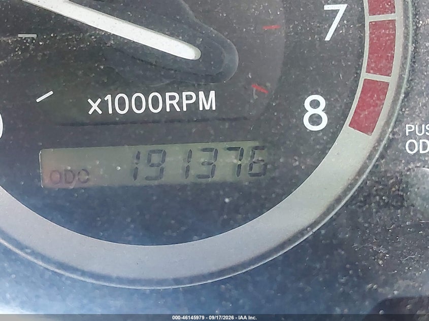2004 TOYOTA SIENNA auction photo 7