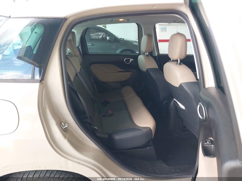 2017 FIAT 500L LOUNGE · Photo 8