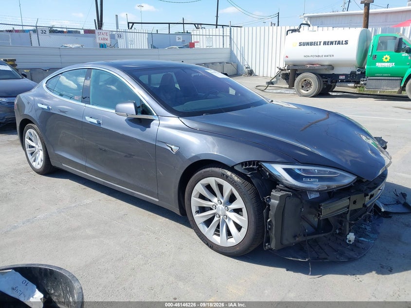 TESLA MODEL S - zdjęcie 1