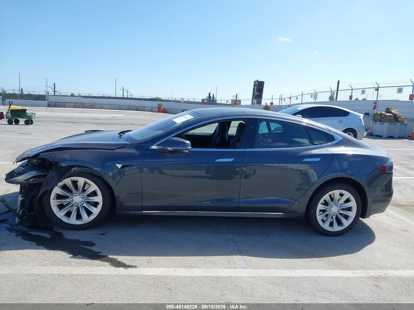TESLA MODEL S - zdjęcie 15