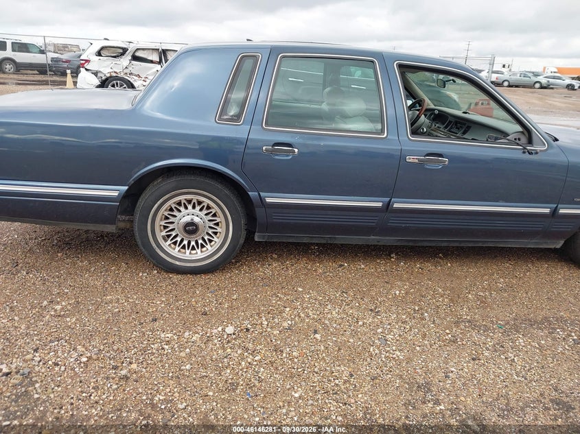 LINCOLN TOWN CAR 1996 VIN 1LNLM81W8TY642406