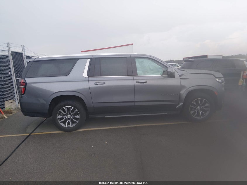 CHEVROLET SUBURBAN - zdjęcie 13