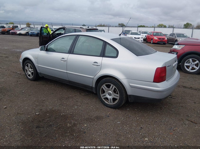 2001 VOLKSWAGEN PASSAT auction photo 3