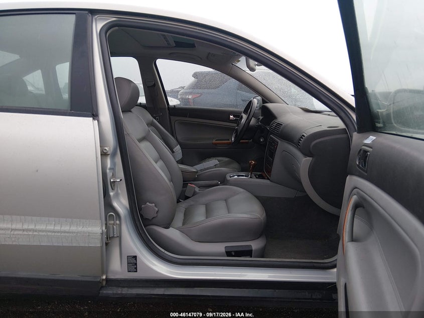 2001 VOLKSWAGEN PASSAT auction photo 5
