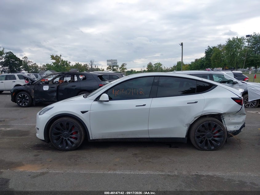 TESLA MODEL Y - zdjęcie 13