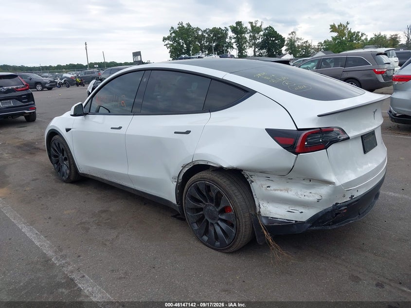 TESLA MODEL Y - zdjęcie 3