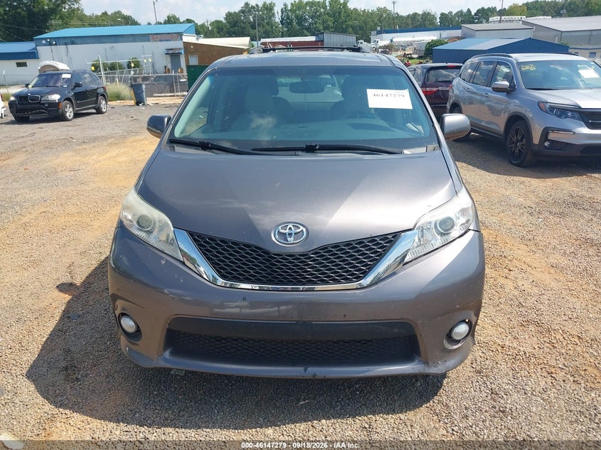 TOYOTA SIENNA - zdjęcie 12