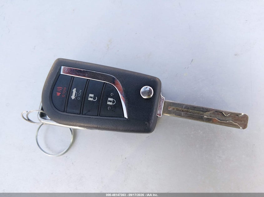 TOYOTA CAMRY - zdjęcie 11