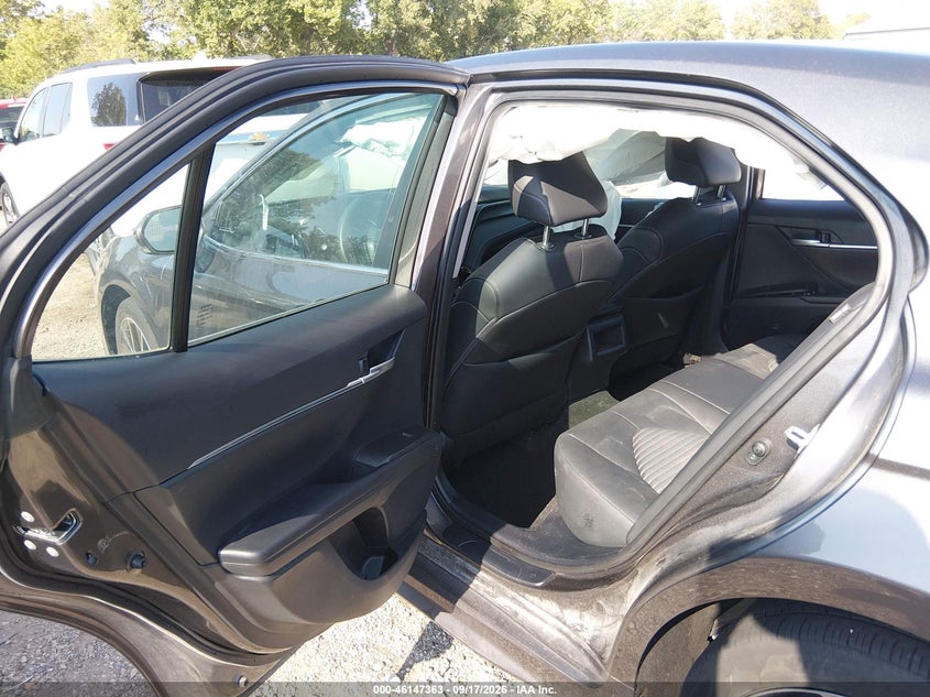 TOYOTA CAMRY - zdjęcie 8