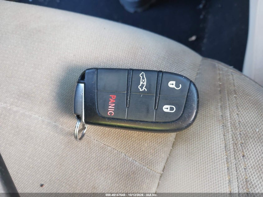 2016 CHRYSLER 200 LIMITED · Фото 11