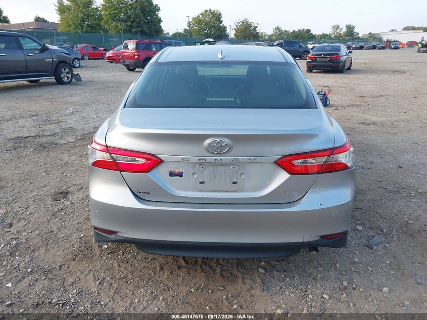 TOYOTA CAMRY - zdjęcie 16