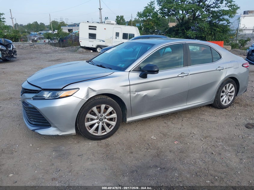 TOYOTA CAMRY - zdjęcie 2