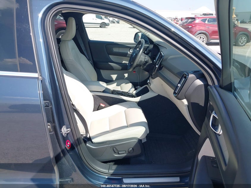 2019 VOLVO XC40 auction photo 5