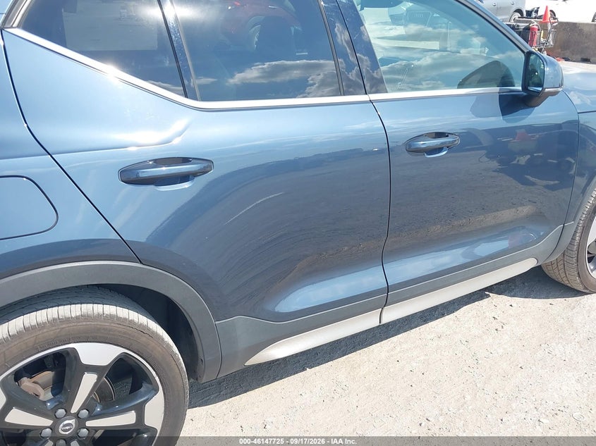 2019 VOLVO XC40 auction photo 6